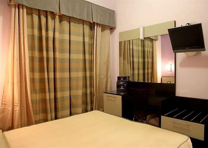 מלון Grand La Tonnara 4*